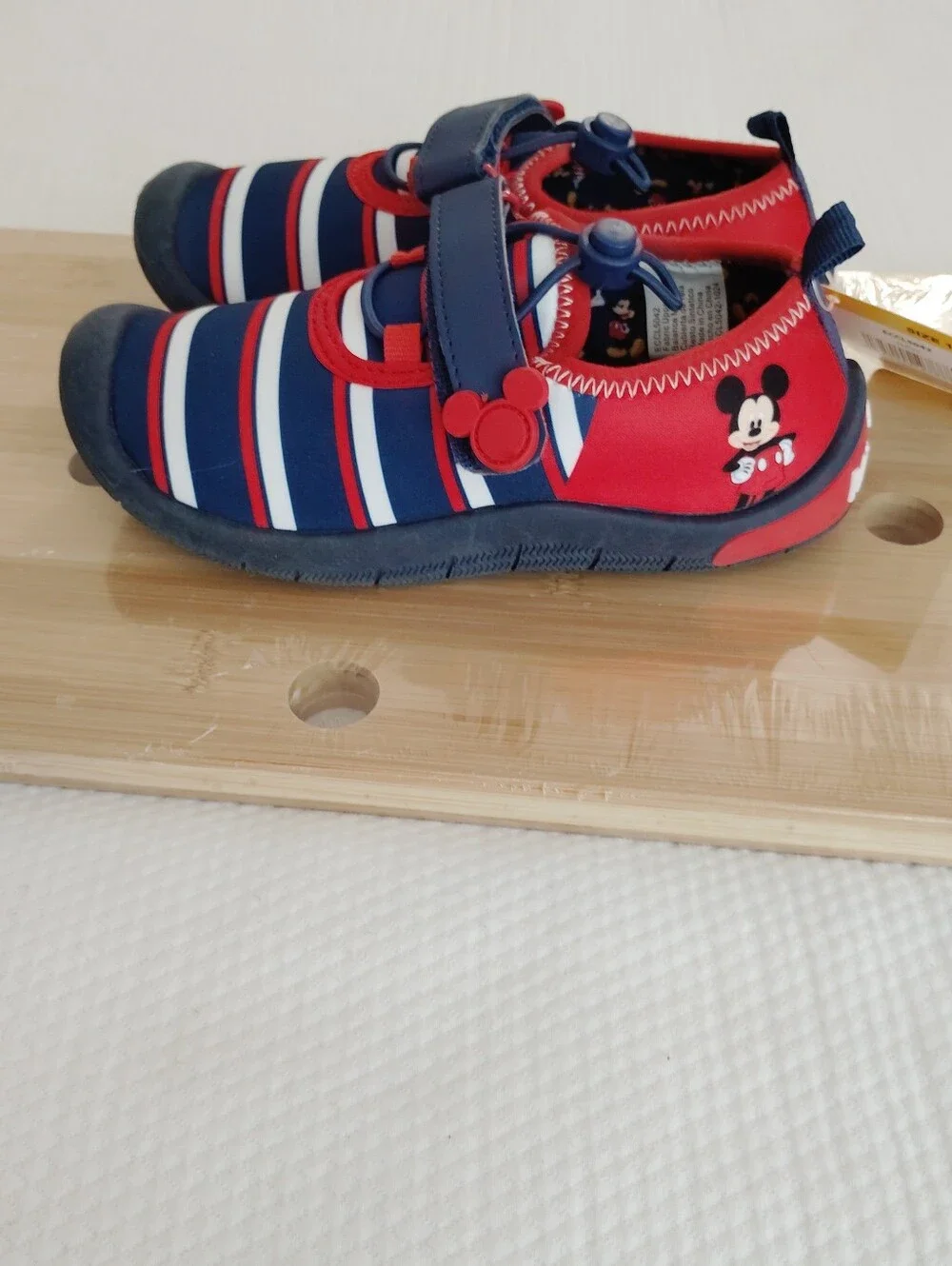 BOYS SIZE 11/12 DISNEY JUNIOR MICKEY MOUSE WATER SHOES